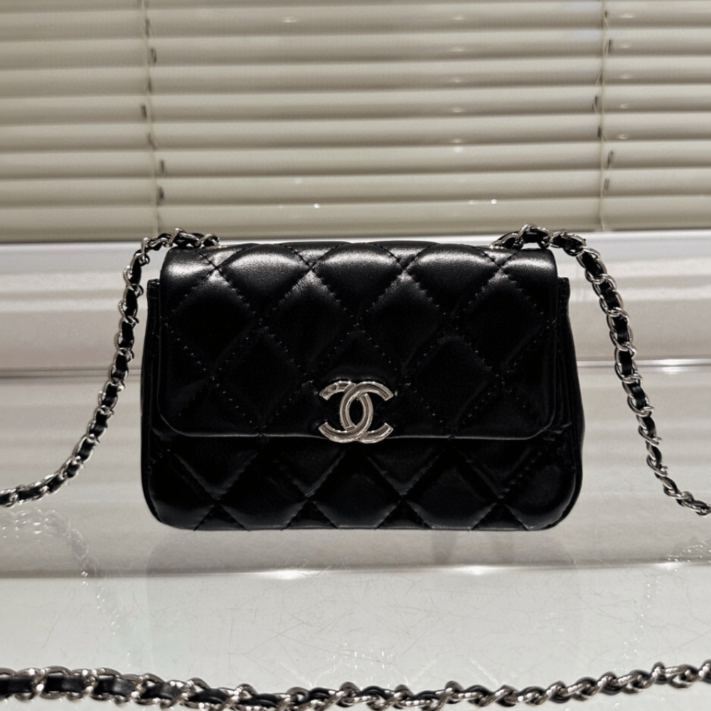 Chanel Vintage-Style Flap Bag Black 7.1 Inches