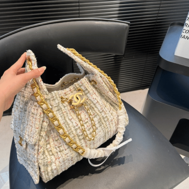 Chanel 25 Small Handbag Tweed And Gold Tone Metal 10.2 Inches AS5293 B21178 Nr774