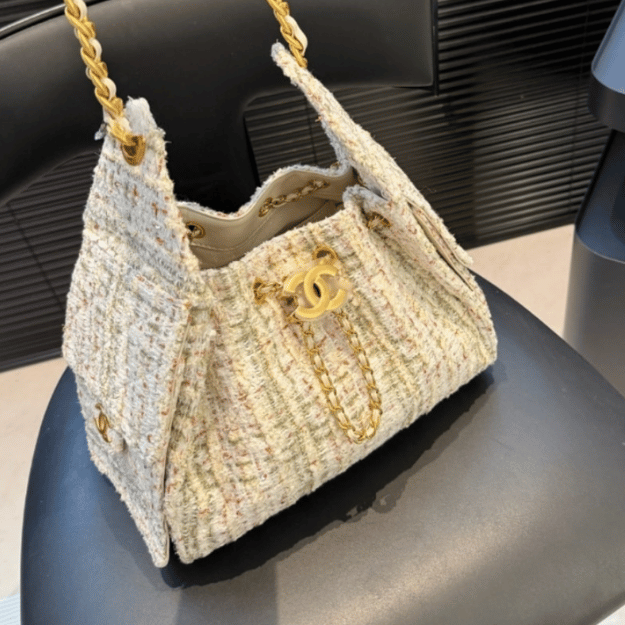 Chanel 25 Small Handbag Tweed And Gold Tone Metal 10.2 Inches AS5293 B21178 Nr774
