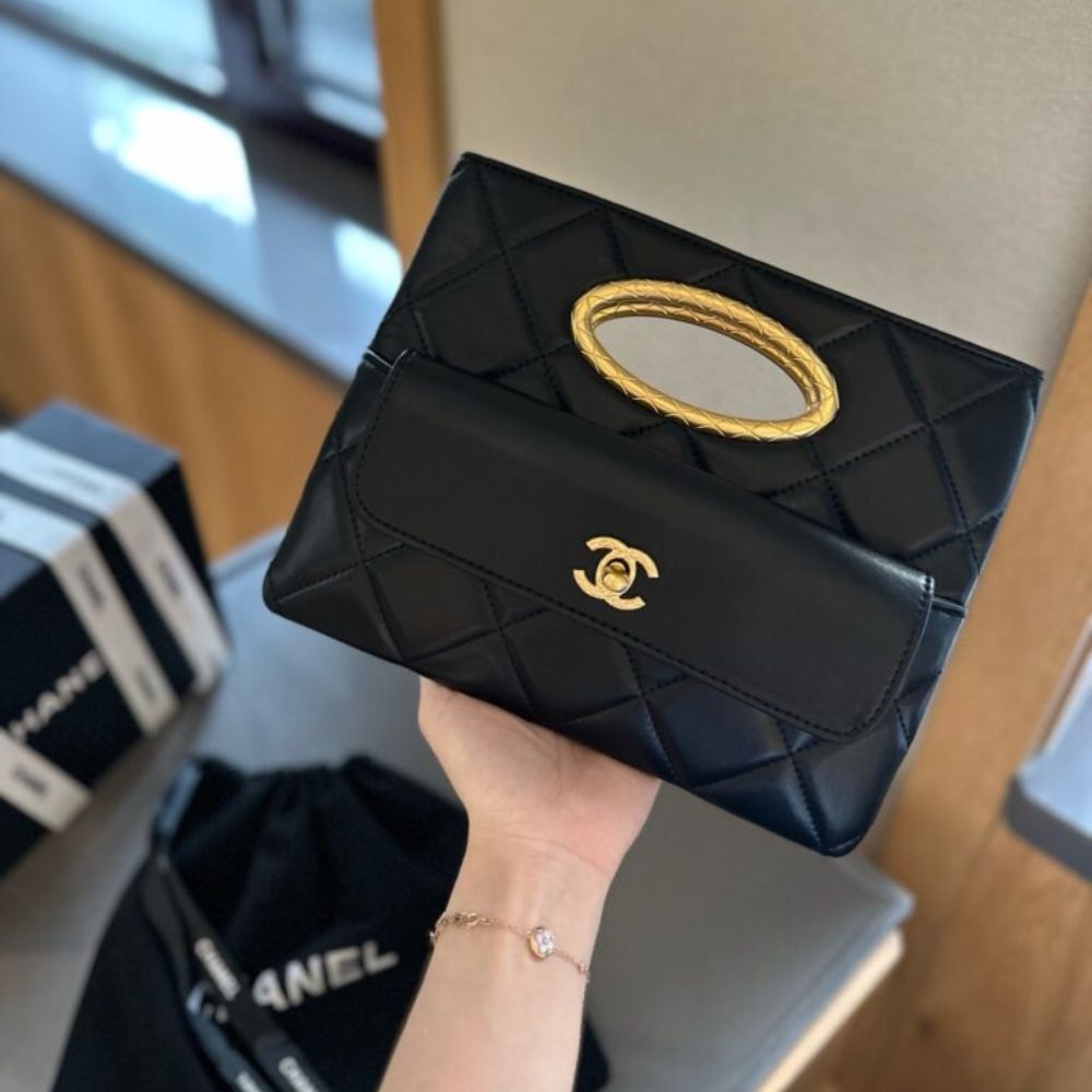 Chanel Clutch And Gold Plated Metal In Black 9.8 Inches AS5038 B17663 94305