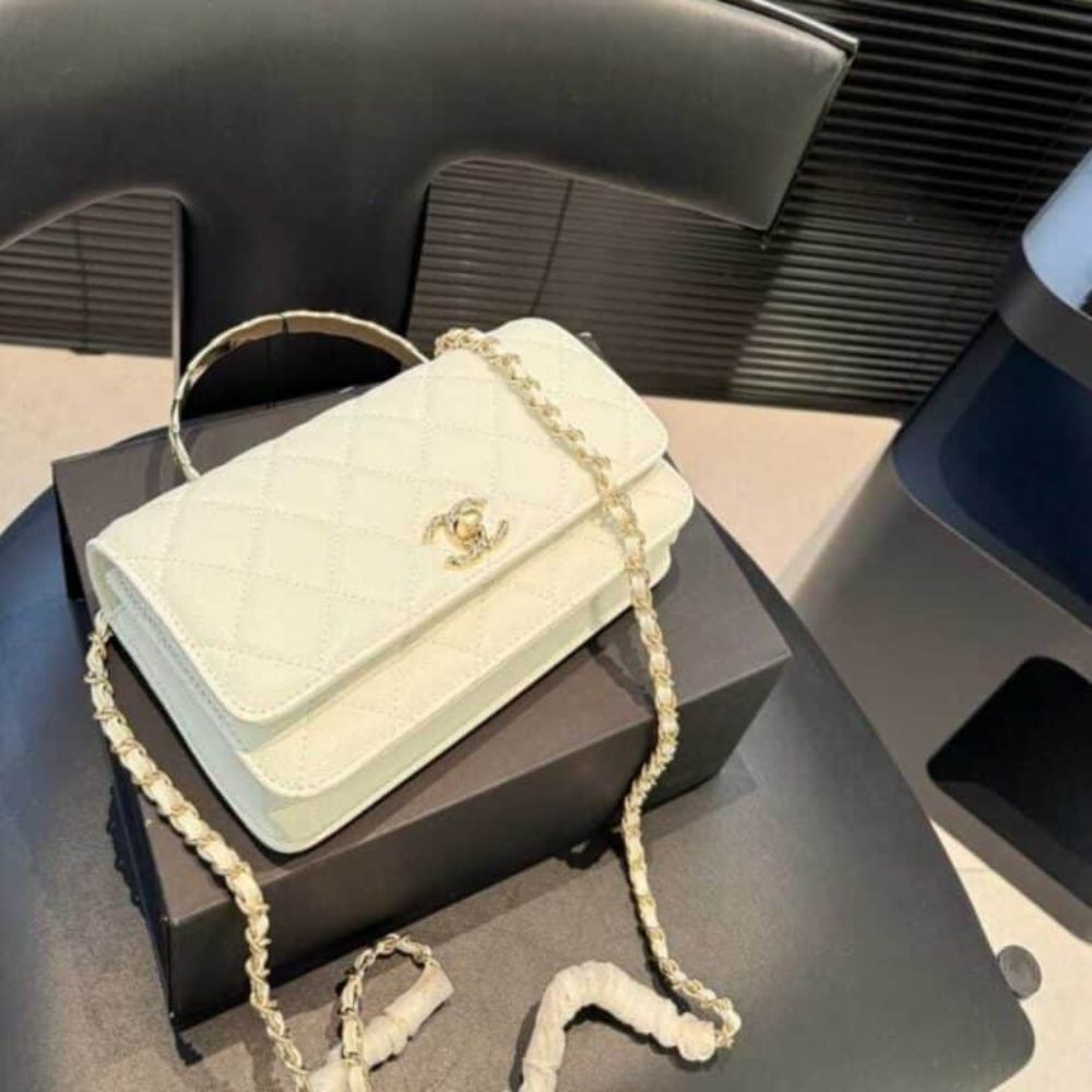 Chanel Clutch With Strap Shiny Crumpled With Imitation Pearls White 7.9 Inches Ap3803 B15603 10601