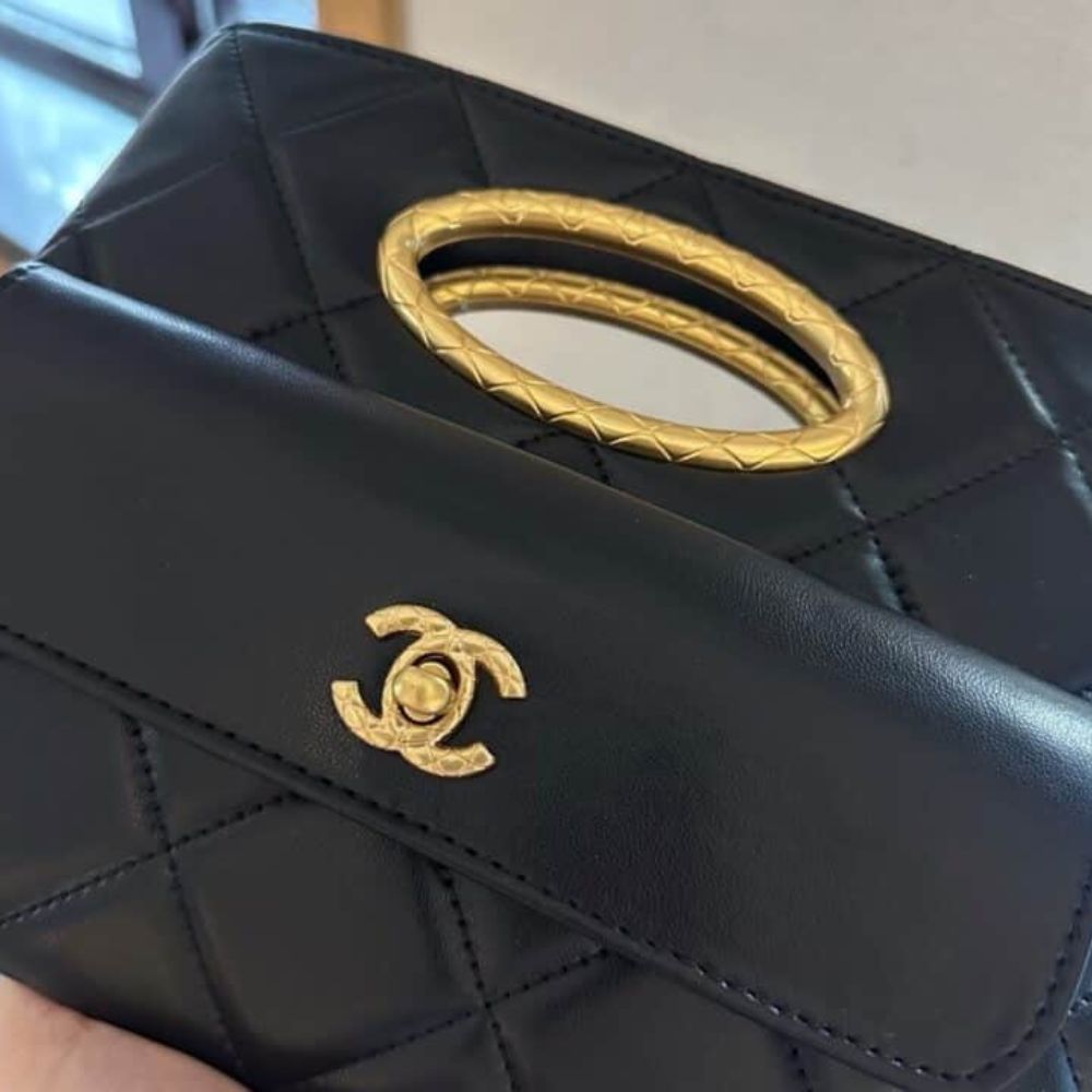 Chanel Clutch And Gold Plated Metal In Black 9.8 Inches AS5038 B17663 94305