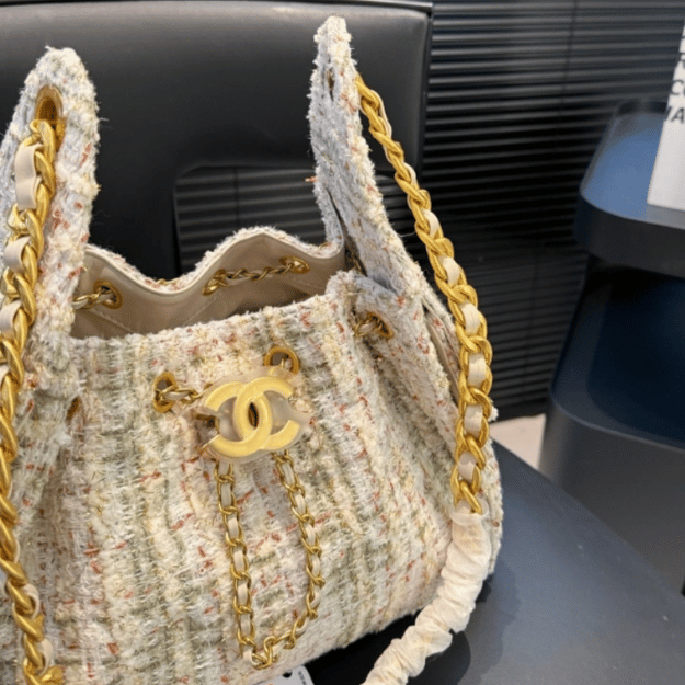 Chanel 25 Small Handbag Tweed And Gold Tone Metal 10.2 Inches AS5293 B21178 Nr774