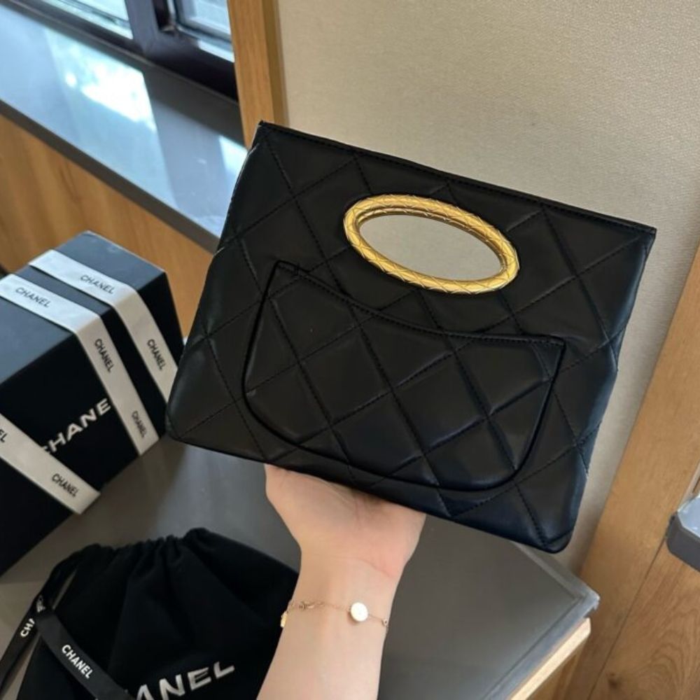 Chanel Clutch And Gold Plated Metal In Black 9.8 Inches AS5038 B17663 94305