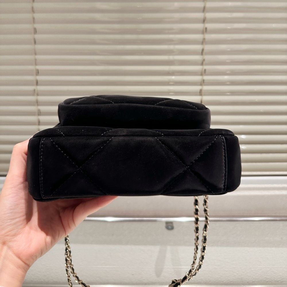 Chanel Clutch With Chain Velvet Effect Nylon And Gold Tone Metal Black 8.3 Inches Ap4771 B21406 94305
