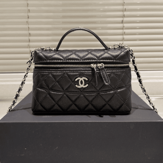 Chanel Vanity With Chain Black 7.9 Inches